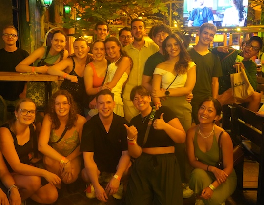 pub crawl budapest